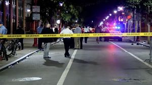 VIDEO Un nou atac violent în SUA /  Mai mulți indivizi au fost văzuți trăgând în oameni, pe o stradă aglomerată din Philadelphia