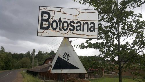 Ioan Ghiață de la PNL candidează împotriva lui Ioan Ghiață de la PSD la primăria unei comune din Suceava. Sunt vecini și au inclusiv același prenume al tatălui: Gheorghe