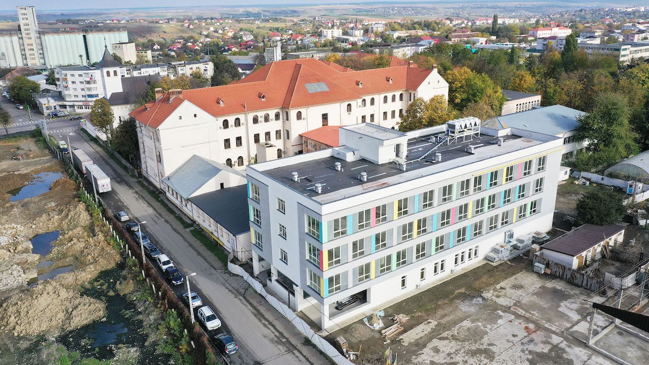 Spitalul de Îngrijiri Paliative din Botoșani rămâne închis după 7 ani de la începerea lucrărilor / Se așteaptă o expertiză care să spună ce lucrări trebuie refăcute