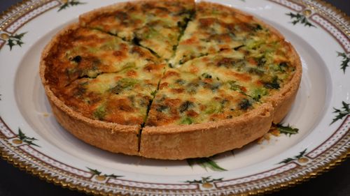 VIDEO Regele Charles al III-lea şi regina consoartă au ales reţeta unui preparat servit cu ocazia încoronării/ Felul de mâncare conţine spanac, fasole boabe şi tarhon