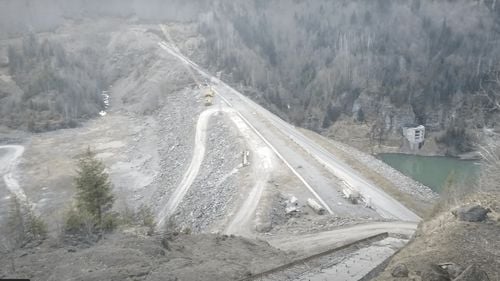 ONG-urile au obținut oprirea lucrărilor la hidrocentrala Răstolița. Contre politice între parlamentari și ministra Mediului - Europa Liberă