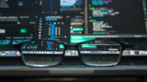 Comisia Europeană investighează un atac cibernetic asupra site-urilor sale web / Datele preliminare indică faptul că au fost sustrase anumite date