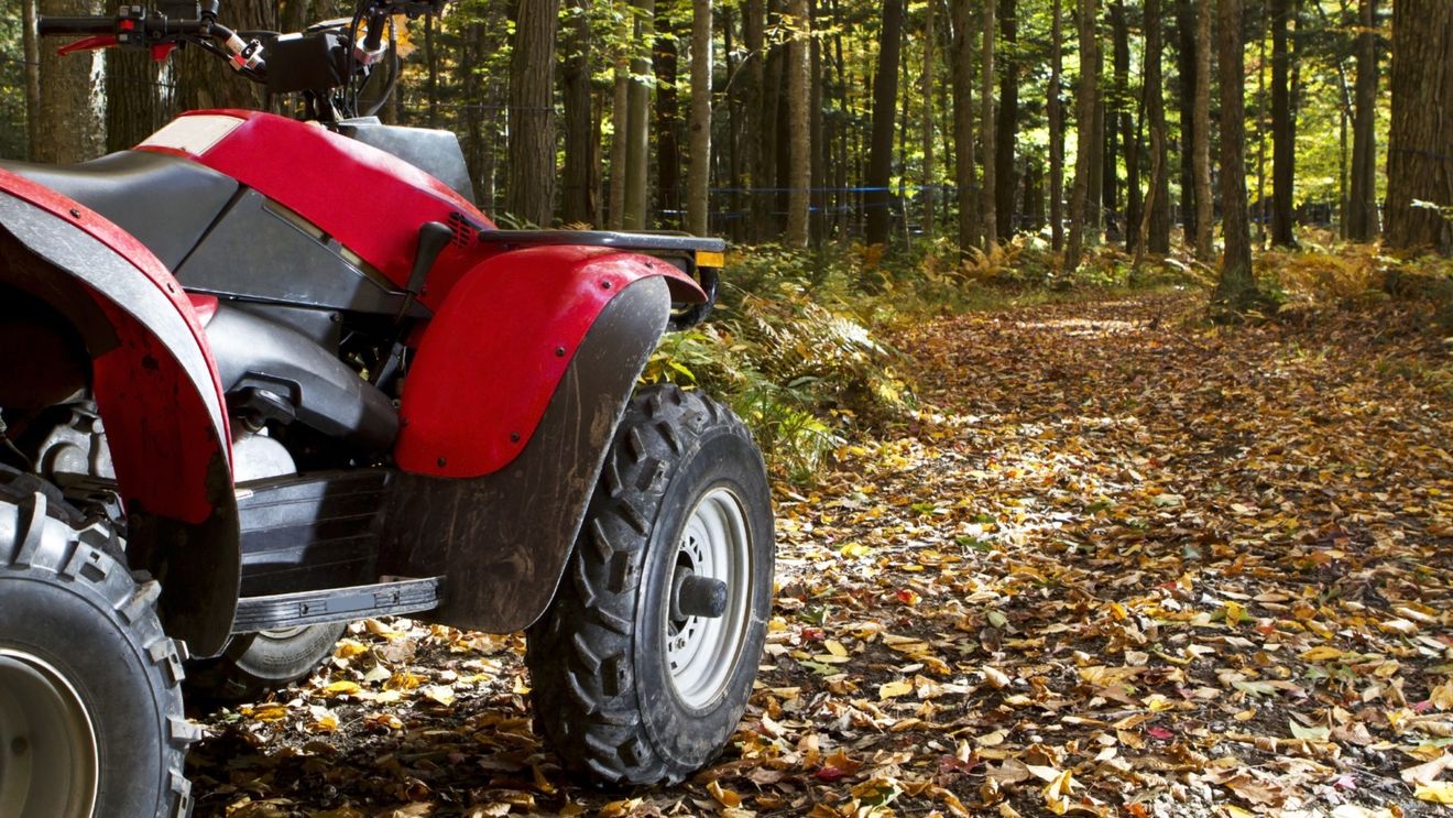 Vâlcea: Un bărbat de 37 de ani și-a pierdut viața după ce s-a răsturnat cu ATV-ul într-o pădure
