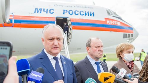 Igor Dodon dă vina pe Occident pentru „blitzkrieg-ul” eșuat asupra Curții Constituționale. Deputatul socialist Nicolae Pascaru vede spioni la Președinție și cere intervenția serviciilor secrete