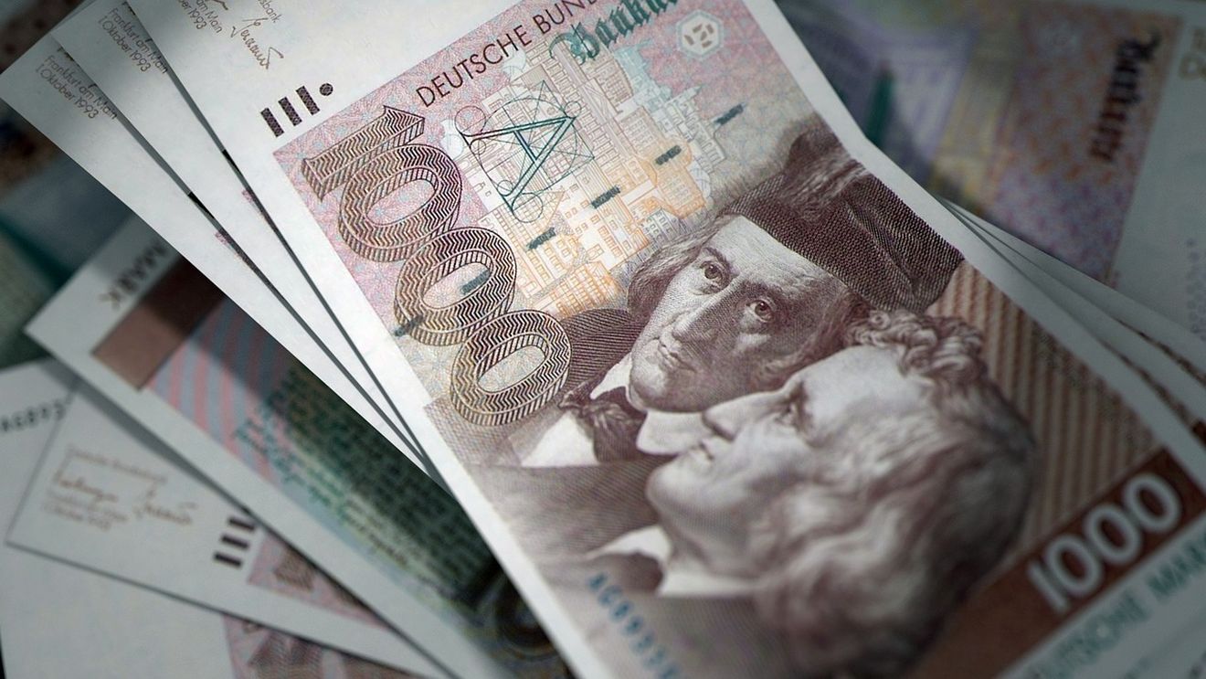 Miliarde de mărci se află în continuare în circulaţie