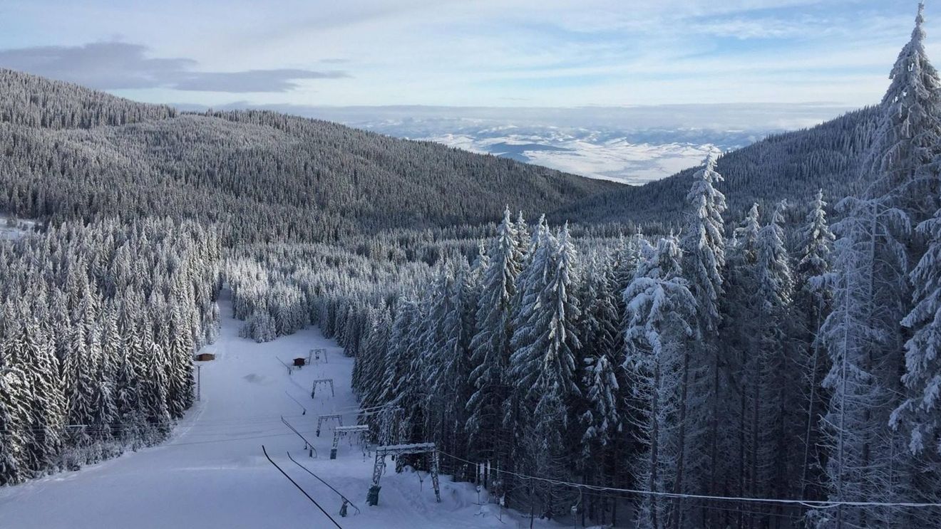 SkiHarghita, primul domeniu schiabil din România, cu 12 pârtii din 6 locații, se deschide sâmbătă
