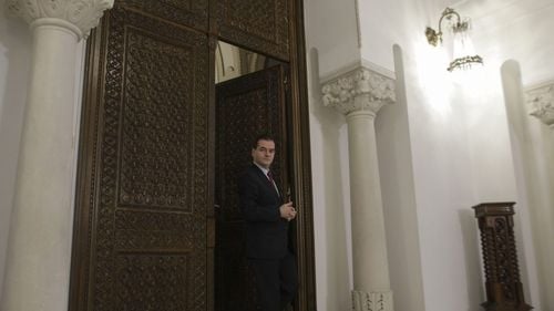 Ludovic Orban, după 6 luni de mandat: Putem profita de conjunctura internațională și relocarea unor investitori în țara noastră/ Pregătim măsuri de genul IMM Invest și pentru companiile mari/ Ne gândim la un program „Români pentru români”, în care cetățenii să poată cumpăra acțiuni la stat