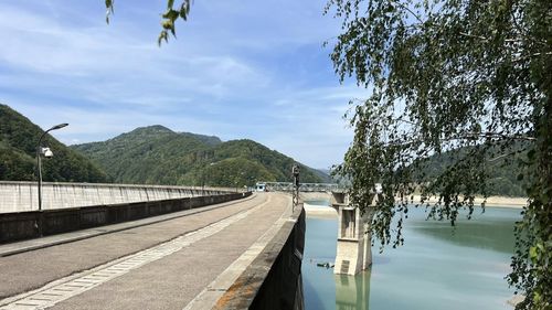 Acumularea Paltinu, la 36% coeficient de umplere, cel mai scăzut din ultimii 6 ani şi continuă să scadă / Populaţia, inclusiv din municipiul Ploieşti şi din oraşul Breaza, va fi alimentată în continuare fără restricții