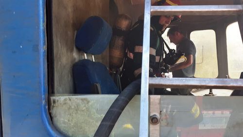 Incendiu la locomotiva unui tren de călători în Maramureș / Toți călătorii au fost evacuați în siguranță / Magistrala 400 e blocată