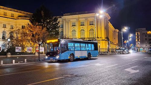 Prima zi a ”revoluției parcărilor” din București. V-ați schimbat obiceiul de deplasare? Ați renunțat la mașină pentru transportul în comun? Povestiți-ne experiența din trafic