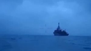 VIDEO Nava rusească "Ivan Khurs" pare să fi fost lovită în Marea Neagră, potrivit imaginilor publicate de ministerul ucrainean al Apărării/ Moscova neagă