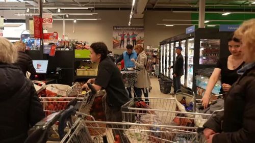 Programul magazinelor de Anul Nou 2026 / Majoritatea supermarketurilor sunt închise pe 1 ianuarie / Când se redeschid 