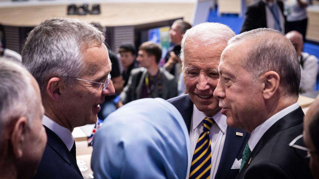 Biden i-a cerut lui Erdogan să aprobe „cât mai curând posibil” aderarea Suediei la NATO