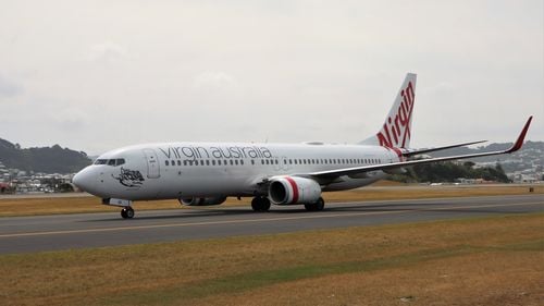 Pasagerii unui Boeing 737 Max 8 al Virgin Australia, invitaţi să urineze în sticlă după defectarea celor trei WC-uri de la bord. Zborul Denpasar-Brisbane a durat şase ore. Un vas de toaletă plin de urină s-a revărsat pe podea