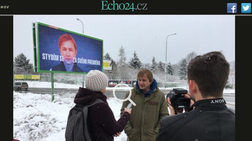 Panouri cu inscripţia "Îmi este ruşine de premierul meu" au apărut pe străzile din Cehia