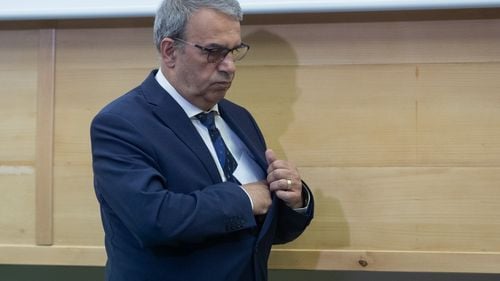 Municipiul Constanţa s-a constituit parte civilă în dosarul în care primarul Vergil Chiţac este urmărit penal de DNA pentru finanţarea unei competiţii sportive