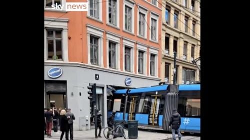 Un tramvai a deraiat şi a intrat în plin într-un magazin din Oslo, provocând rănirea a patru persoane