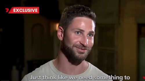 “Bărbatul cu bâta” care a intervenit eroic în timpul atacului din Sydney a primit cetăţenia australiană