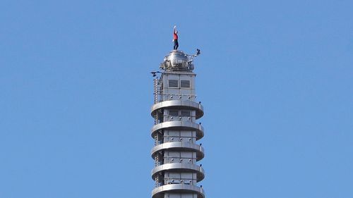 Alpinistul american Alex Honnold, primul care ajunge în vârful zgârie-norului Taipei 101 fără frânghii sau echipament