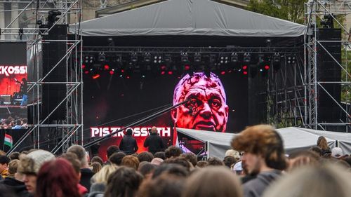 EXCLUSIV: Alegeri decisive pentru Viktor Orban. Lebedele negre din Ungaria și bătălia serviciilor secrete. Cum încetează dominația unui partid și regim autocrat?