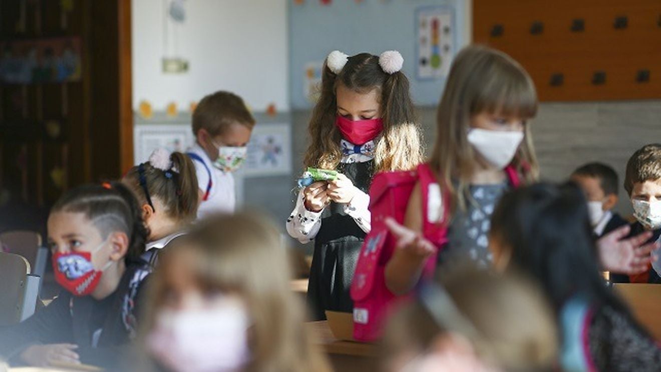 Suspendarea cursurilor fizice pentru clase și școli, precum și perioada de carantină au fost reduse la 5 zile