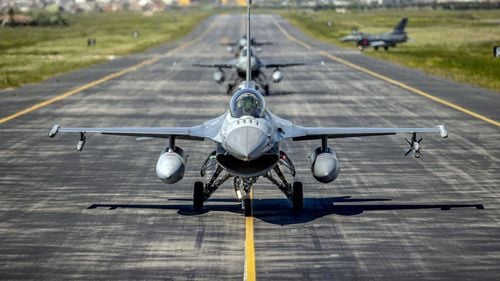 Bloomberg: Au ajuns primele avioane F-16 în Ucraina / Kievul se aștepta să primească 6 avioane în această vară și alte 20 de aeronave până la sfârșitul anului 2024