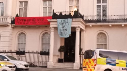 Protestatarii pro-Ucraina au ocupat reședința estimată la 50 de milioane de lire sterline a oligarhului rus Oleg Deripaska din Londra, la câteva zile după ce magnatul miliardar al petrolului a fost lovit cu sancțiuni severe