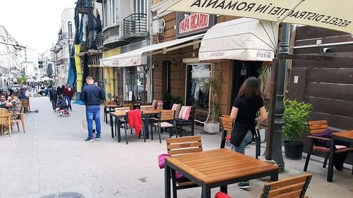 Programul teraselor va fi prelungit până la ora 24.00, anunță Ludovic Orban