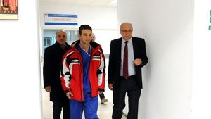 Foștii președinți ai Casei Naționale a Asigurărilor de Sănătate, Irinel Popescu și Vasile Ciurchea, au fost trimiși în judecată de DNA pentru luare de mită și abuz în serviciu. Prejudiciul calculat de procurori depășește opt milioane de euro