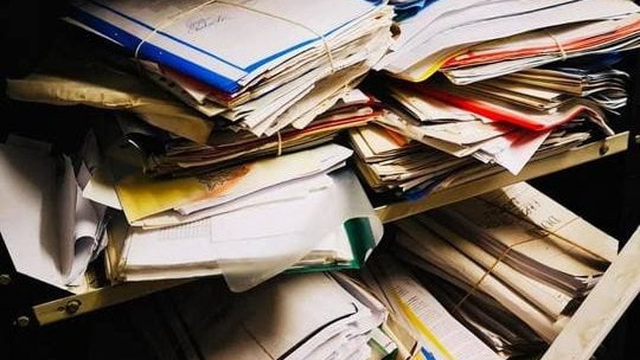 Instituțiile publice, inclusiv primăriile, obligate să se digitalizeze și să nu mai ceară „dosarul cu șină”. Legea a fost promulgată