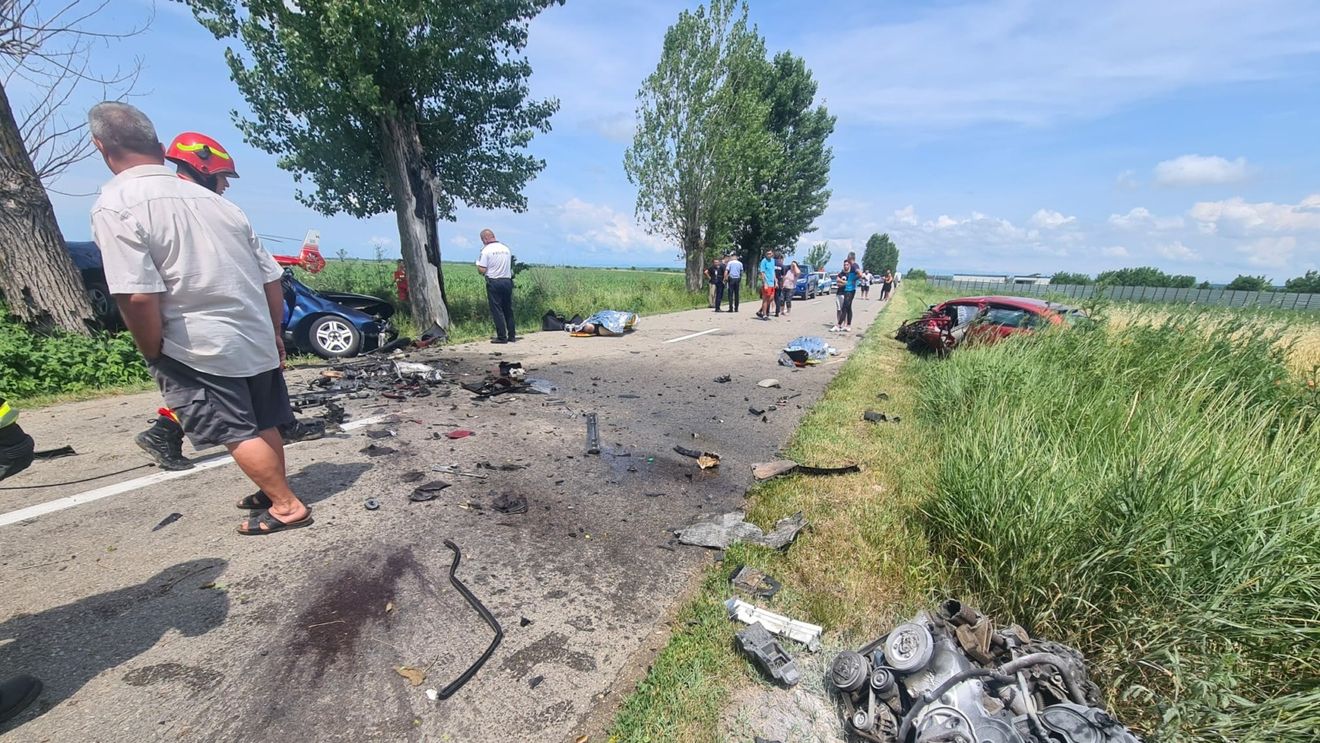 Prahova: Un bărbat care era căutat pentru că ar fi violat o fată minoră a murit, duminică, după ce a produs un grav accident de circulație / Mașina sa a intrat în coliziune cu un autoturism condus de un tânăr de 23 de ani, care de asemenea și-a pierdut viața