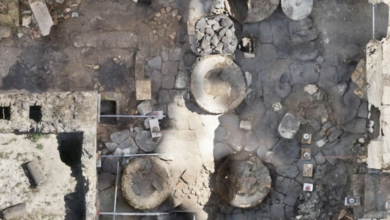 O "brutărie-închisoare", care folosea sclavi, descoperită la Pompei / Într-una dintre camerele brutăriei au fost găsite deja trei schelete în ultimele luni, ceea ce confirmă că era locuită