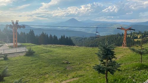 Salvamont Vatra Dornei: Acţiunea de evacuare a turiştilor blocaţi în telescaun decurge foarte bine / Toată lumea este în regulă