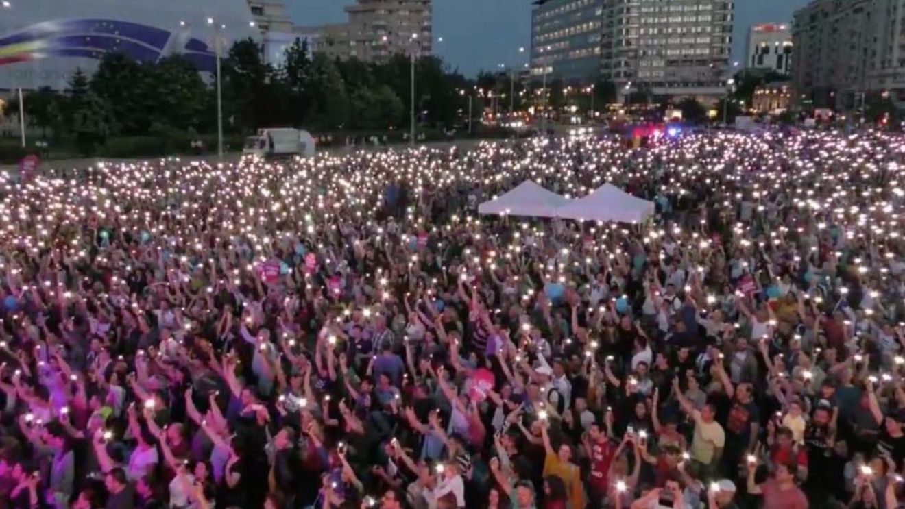 Miting în această seară în Piața Victoriei, după căderea Guvernului: „Hai, pa! că avem treabă”