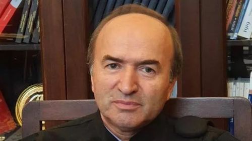 Fostul ministru al Justiției Tudorel Toader critică decizia CCR privind prescripția redactată de Daniel Morar: ”Această decizie nu era necesară, că rămânea decizia CCR din 2018 cu întreruperea prescripției pentru actele care se comunică și cred că așa va considera și Înalta Curte”