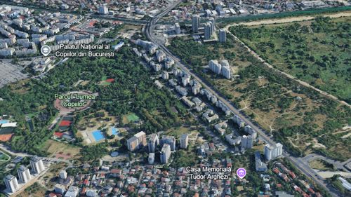 USR Sector 4: Administraţia Băluţă risipeşte 300.000 de euro pentru reabilitarea unui gard în stare bună / În 2017, Primăria a cheltuit aproximativ 270.000 de euro pentru decorarea lui cu 200 de caricaturi / Imagini din prezent