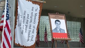 Anchetatorii au găsit arma crimei în cazul asasinării lui Charlie Kirk, iar FBI-ul are „imagini video clare” cu suspectul