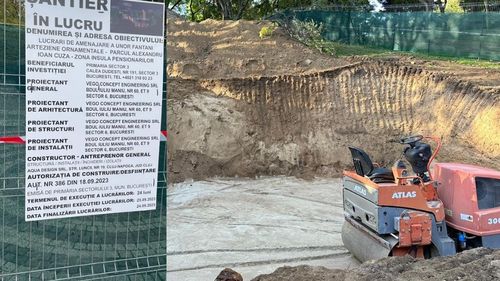 Săpături în Parcul IOR din București pe un spațiu verde. Primăria face o fântână arteziană cu muzică și lumini pe Lacul Titan