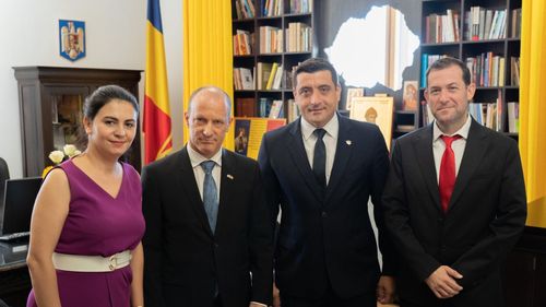 Fost diplomat israelian de origine română, în Haaretz: Greu de crezut că liderii Israelului sunt atât de naivi încât să creadă povestea despre transformarea AUR / Noii noștri prieteni perpetuează calea Gărzii de Fier, cei care glorifică numele criminalilor drept eroi de război