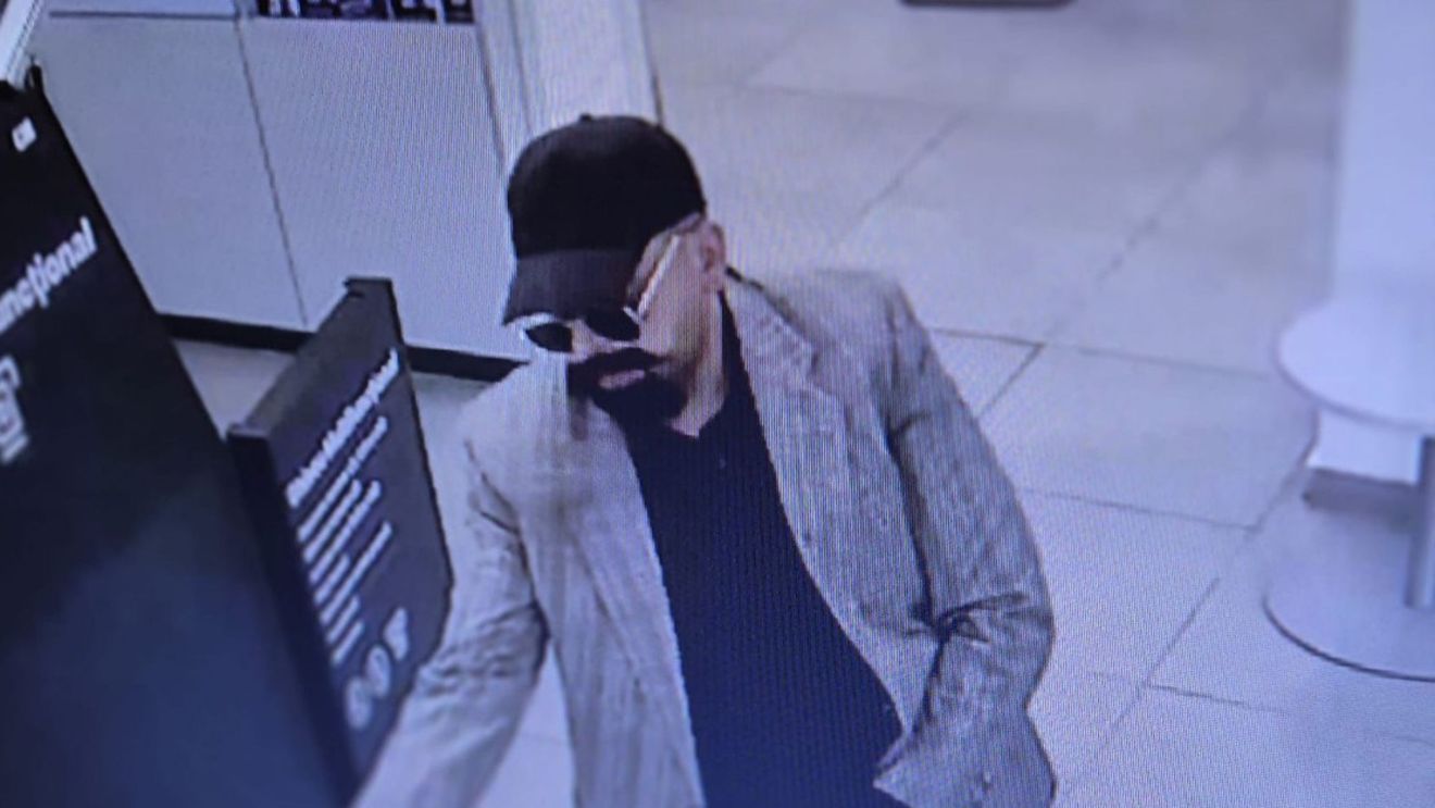Bărbatul care a încercat să jefuiască o filială bancară din Iași, arestat preventiv