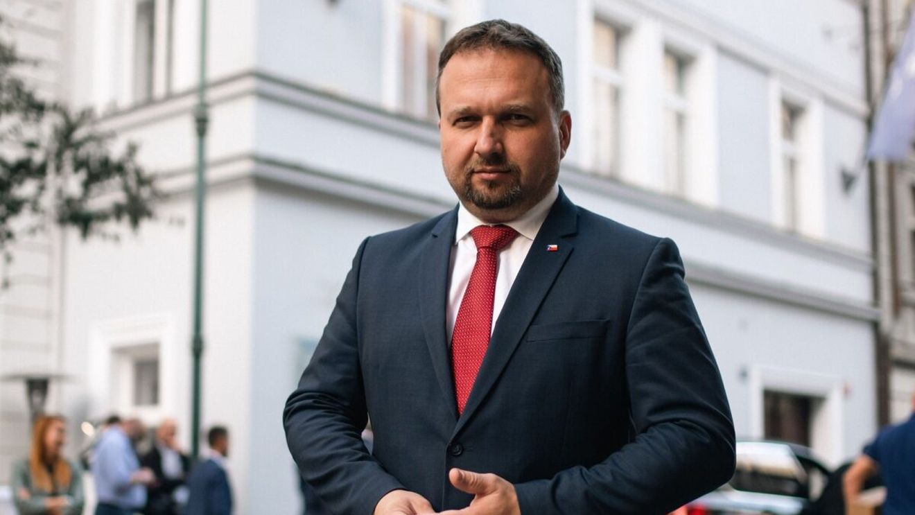 Ministru ceh, sub tirul criticilor după ce a participat la o petrecere în noaptea atacului armat din Praga soldat cu 14 morţi