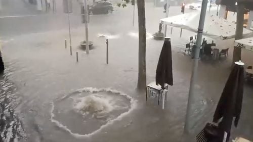 VIDEO Alerta roșie de „pericol extrem” pentru Barcelona / Ploi „continue și torențiale”