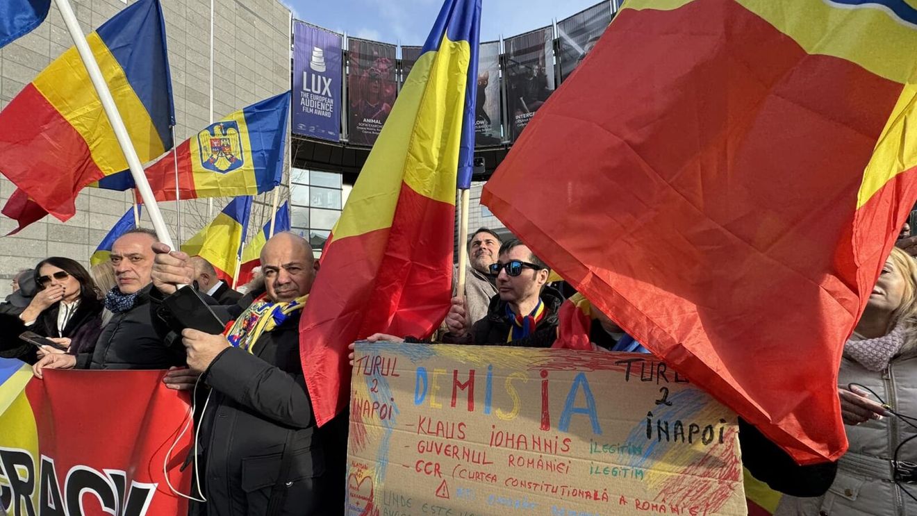 Avocat din cadrul Baroului Bucureşti, cercetat pentru incitare la ură / El ar fi afirmat la un miting: „Dacă îndrăzniţi să faceţi ceva, vă călcăm pe cap”; „Chiar vreţi să punem mâna pe ciomege”