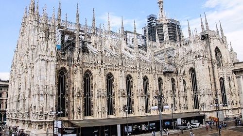 Oraşul Milano interzice fumatul în spaţii exterioare de la 1 ianuarie 2025