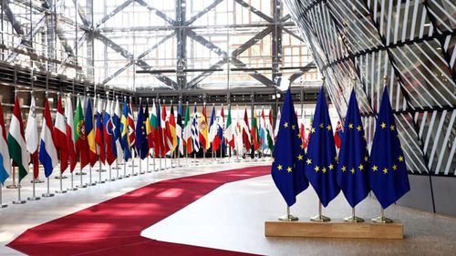 Blocajul de la summitul Uniunii Europene continuă la Bruxelles, unde liderii celor 27 de state membre încearcă să ajungă la un compromis privind planul de relansare după epidemia de coronavirus