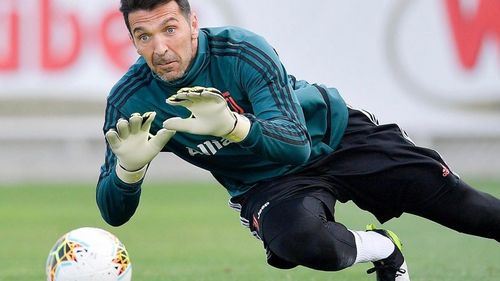 Legendarul Gianluigi Buffon a ”împlinit” al 500-lea meci în care n-a primit niciun gol/ Buffon a jucat 653 meciuri în Serie A, un alt record al italianului