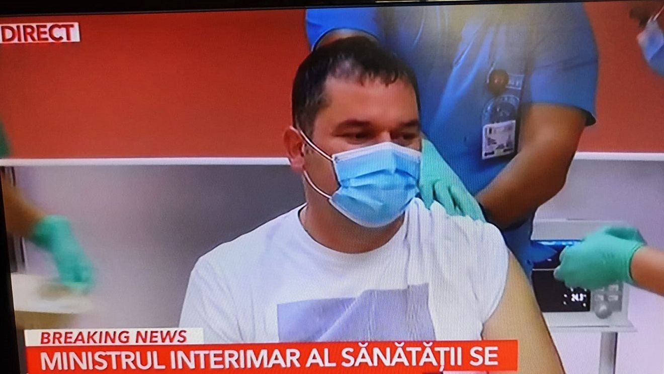 Cseke Attila, ministrul interimar al Sănătății, a fost vaccinat anti-COVID cu doza a treia