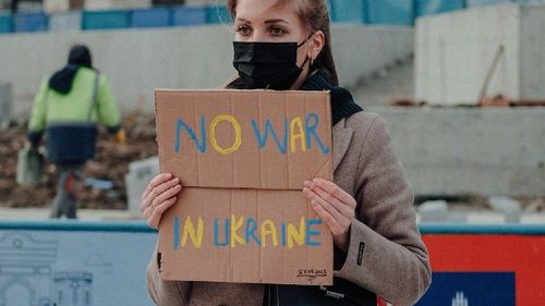 VIDEO Dezbatere ENTR/ Ce a făcut România și ce putea face mai bine pentru studenții refugiați din Ucraina: de la mobilizarea voluntarilor, la problema echivalării studiilor