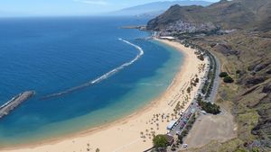 VIDEO Unde aleg tinerii să-și petreacă vacanțele? / „Plec alături de prietenul meu în Tenerife. Chiar astăzi”