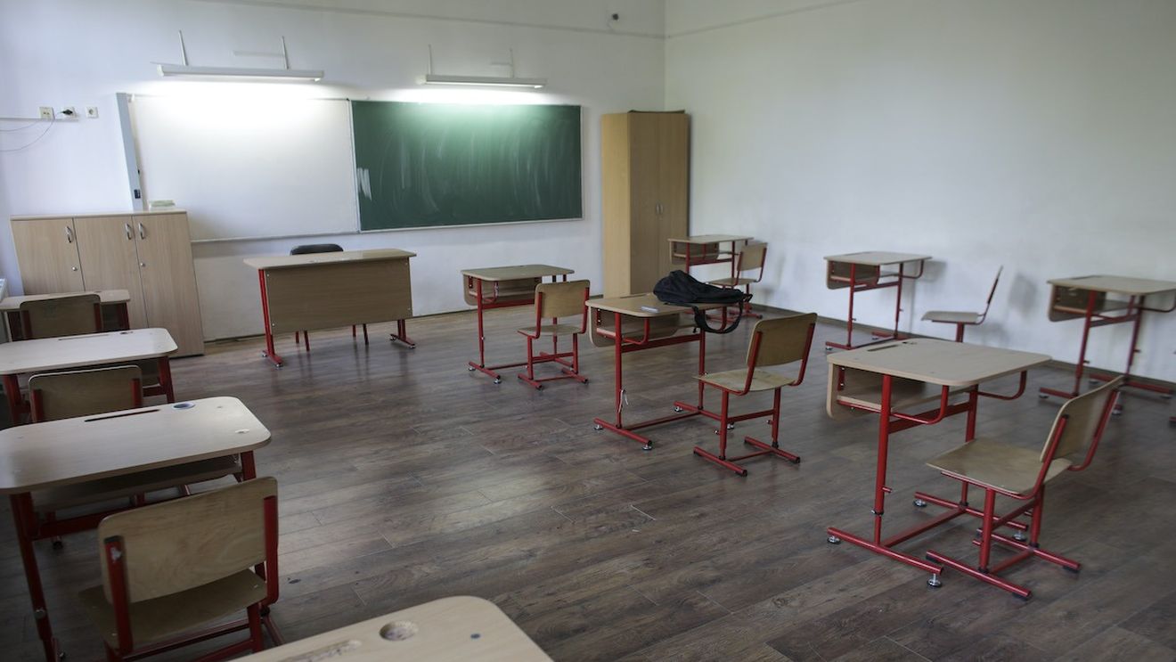București: Cursurile cu prezenţă fizică au fost suspendate în încă două unităţi de învăţământ